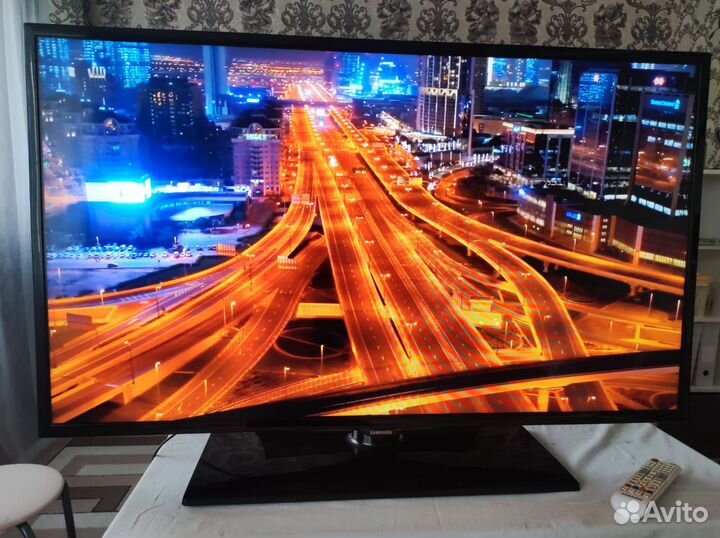 Телевизор Samsung UE42F5500 SMART TV