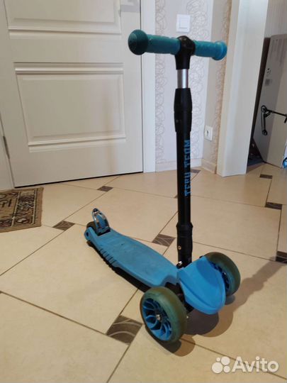 Детский трехколесный самокат