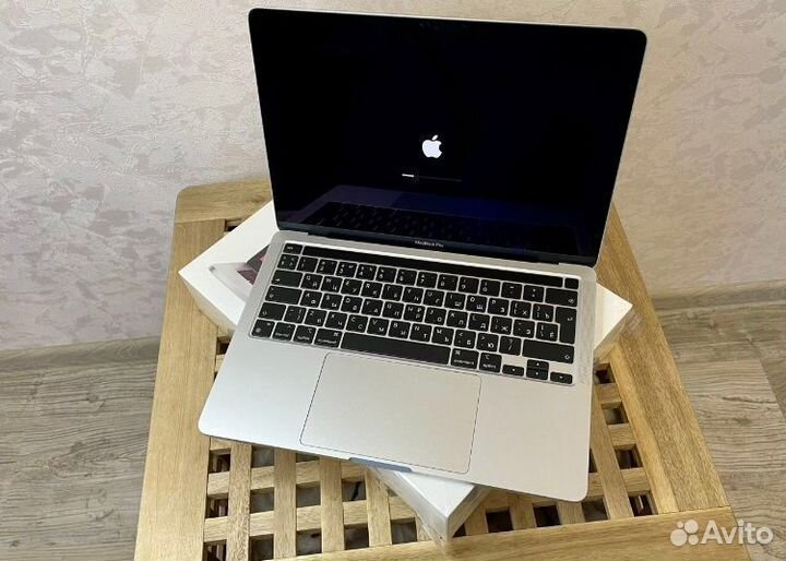 MacBook Pro 13 M1/8 Gb/512 Gb.Новый