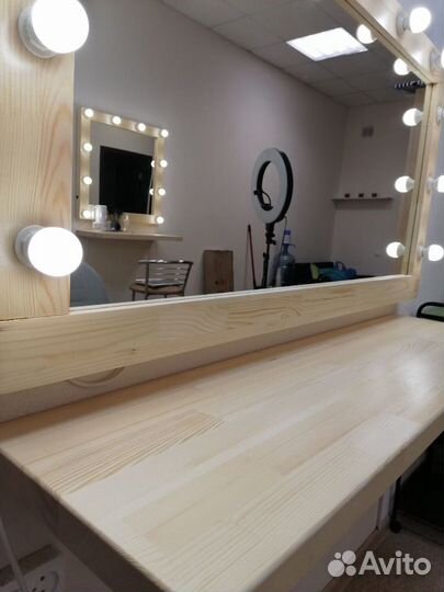 Гримерное зеркало для визажиста