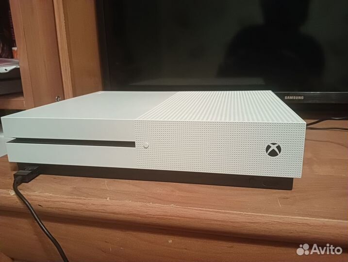 Xbox one S 1tb (библиотека более 100 игр)