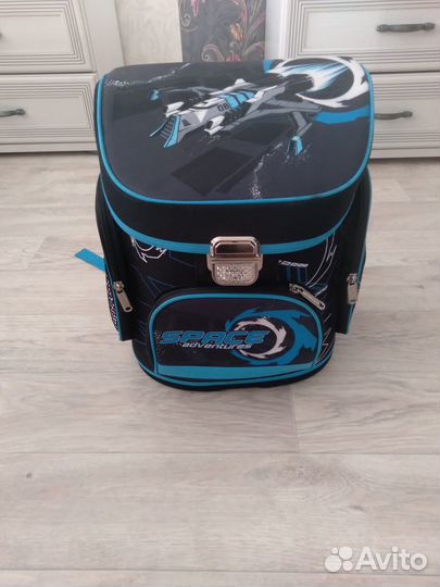 Школьный портфель