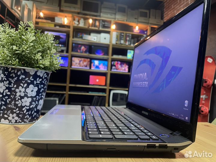 Ноутбук Samsung / Core i5 / 520MX / 8GB / 500gb