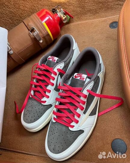 Nike air jordan 1 travis scott mocha