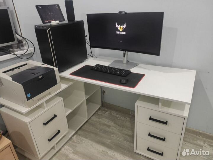 Угловой компьютерный стол белый