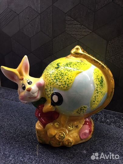 Копилка кролик с глобусом