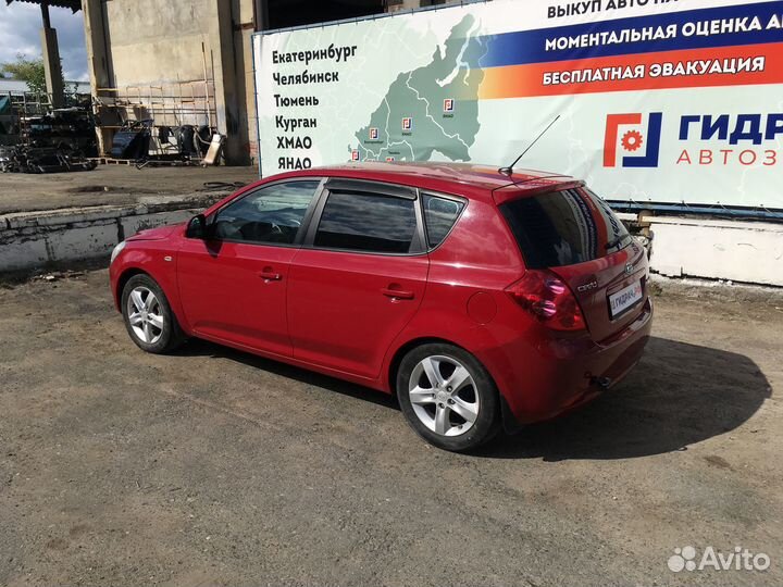 Стекло кузовное глухое левое Kia Ceed 878101H000