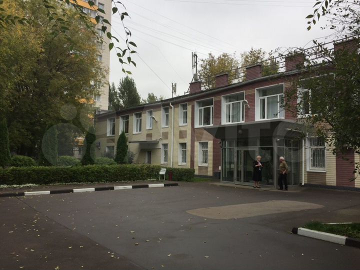 Особняк со своей территорией, 1212 м²