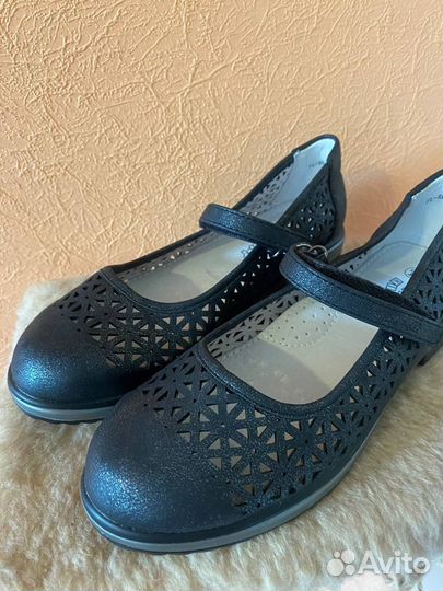 Туфли для девочки 34 размер новые