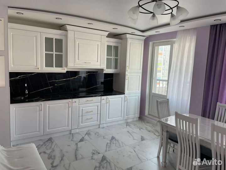 Цена за весь белый кухонный гарнитур с пеналом 3.3