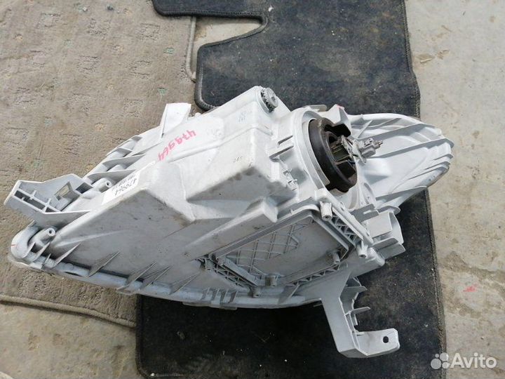 Фара передняя правая Toyota Raum NCZ20