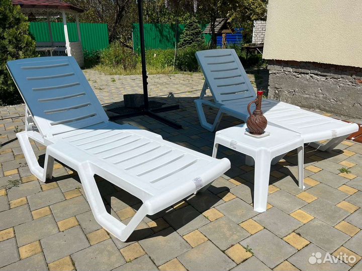 Шезлонги лежаки пластиковые