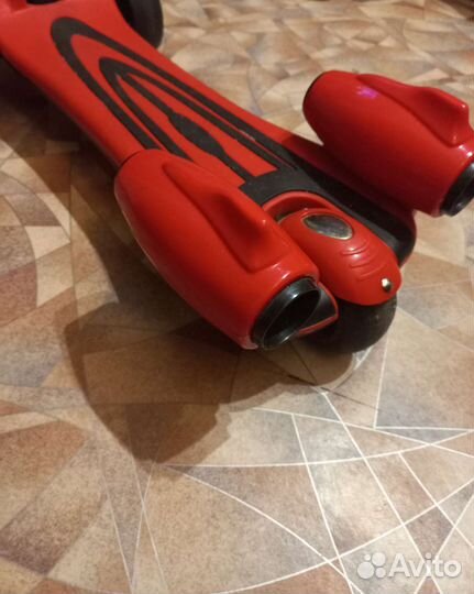 Детский самокат с паром и музыкой