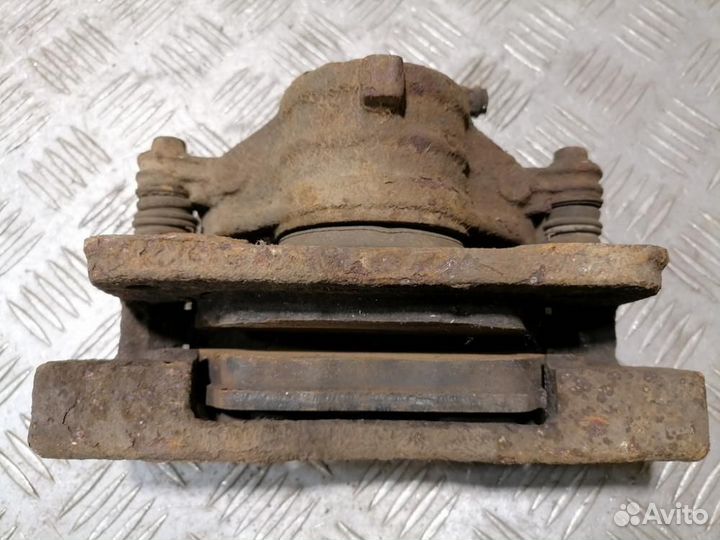 Суппорт передний правый Freelander 1998-2006