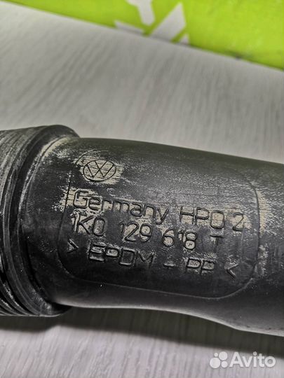 Патрубок воздушного фильтра Фольксваген Кадди Кэ