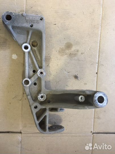 Кронштейн подрамника (левый) Audi A3 8P (3558)