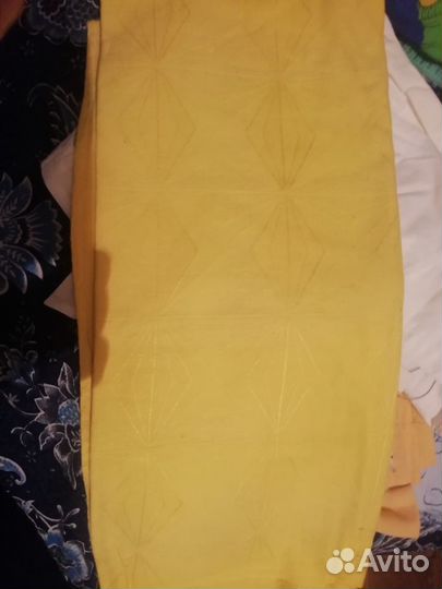 Отрезы тканей разных 8 штук и 2 скатерти льняных