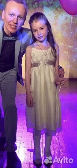 Платье нарядное на девочку 140