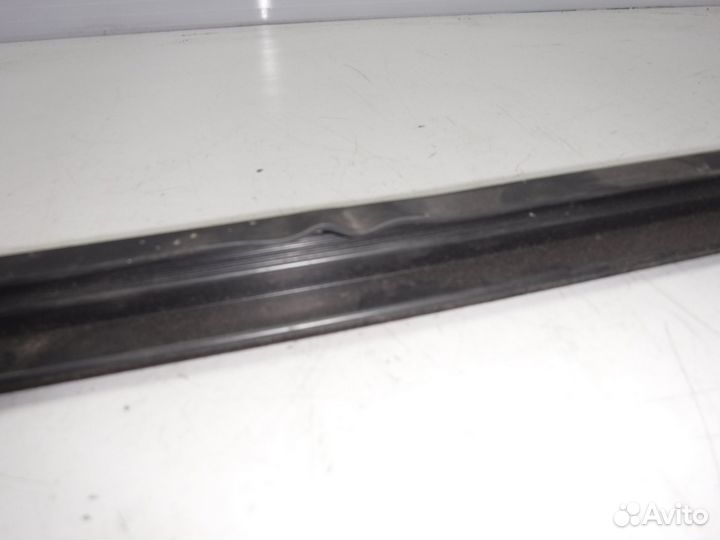 Уплотнитель стекла (внутри) Ford Mondeo 3