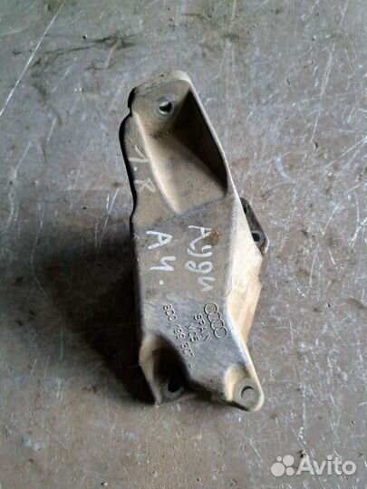 Кронштейн двигателя Audi A4 B6