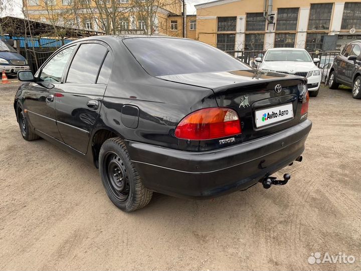 Toyota Avensis 2.0 МТ, 2000, 445 000 км