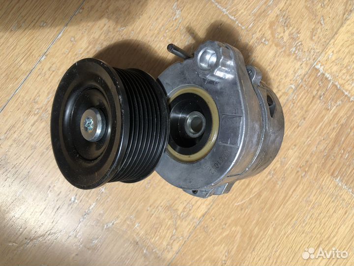 Натяжитель ролик ремня Мерседес Аксор, Камаз 5490