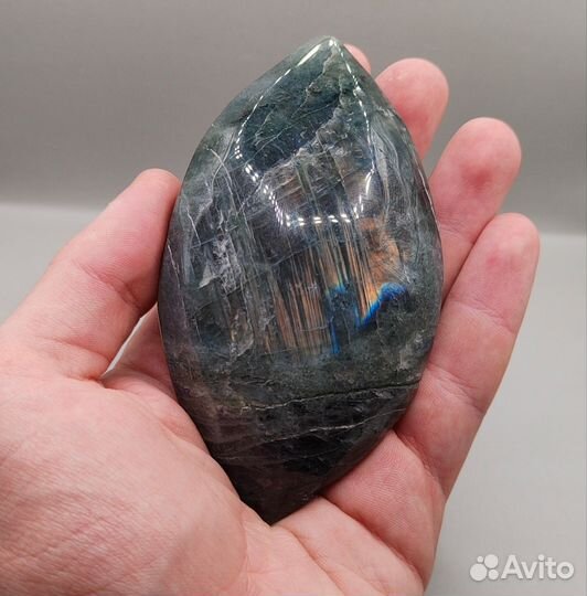 Крупный лабрадорит, Мадагаскар / Минералы