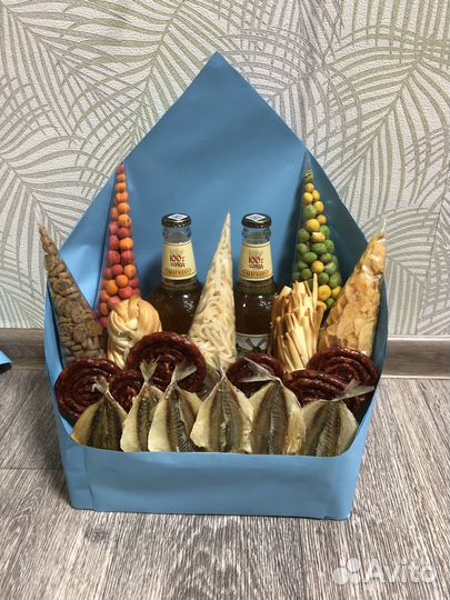 Букет из бабочек, лент; а также съедобные букеты