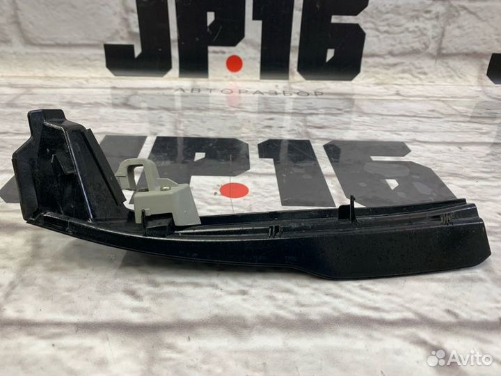 Накладка на стоп-сигнал задняя правая Infiniti M35