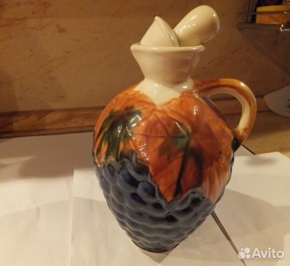 Старый керамический графин