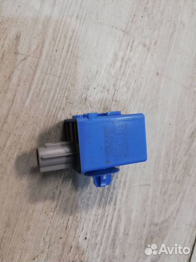 Реле двери багажника Toyota RAV4, Land Cr