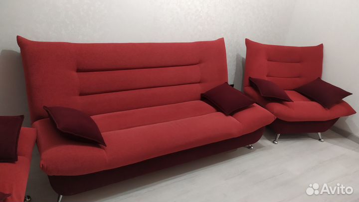 Диван раскладной с двумя креслами