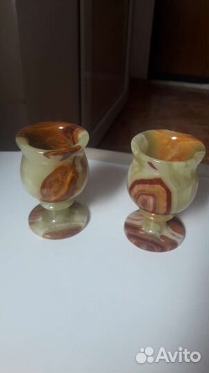 Рюмки и пепельница из оникса