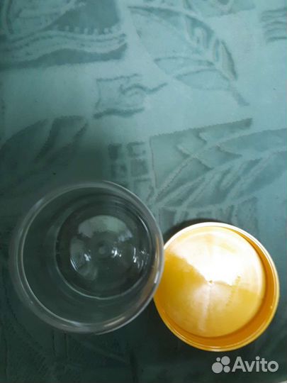 Пластиковые банки с крышкой