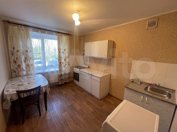 2-к. квартира, 58 м², 1/10 эт.