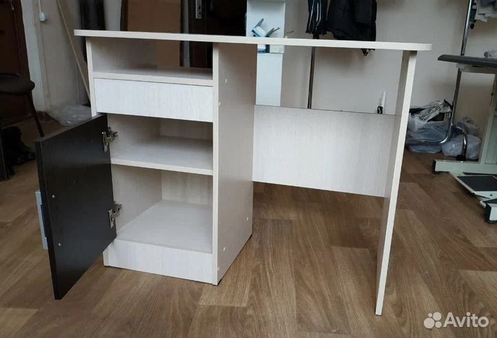 Письменный стол. С магазина новый