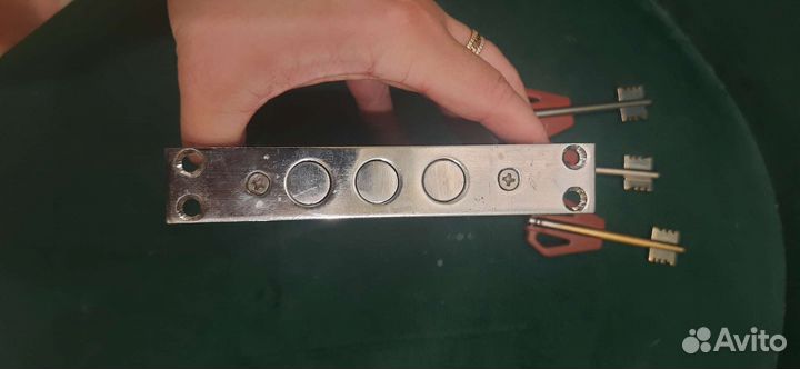 Замок дверной