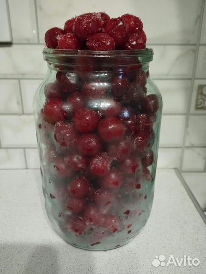 Замороженные ягоды. Вишня, жимолость, смородина