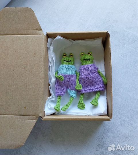 Вязаная лягушка ручная работа