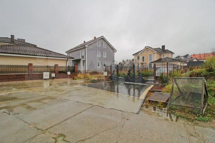 Дом 390 м² на участке 12 сот.