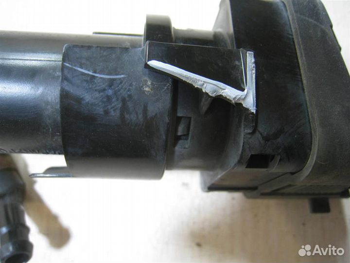 Форсунка омывателя фары правой Mazda 3 (BL) 2010