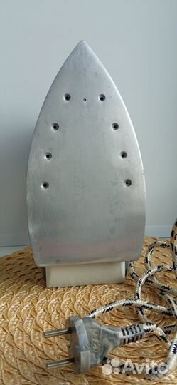 Утюг Берестье, 1000 Вт, 1994 г, рабочий