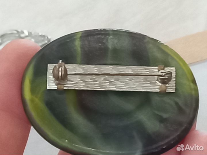 Брошь глушеное стекло Чехословакия