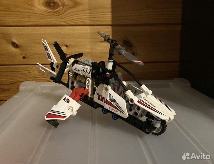 Lego Technic «сверхлёгкий вертолёт»