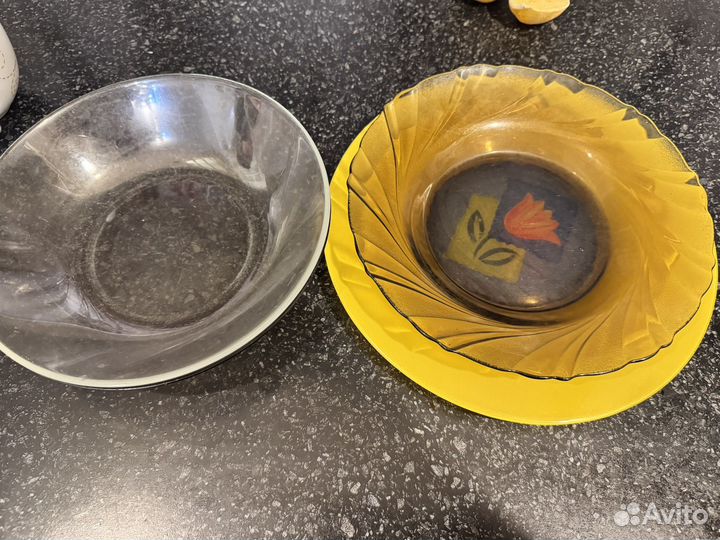 Тарелки и кружки