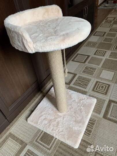 Когтеточка для кошки, столбик с лежанкой