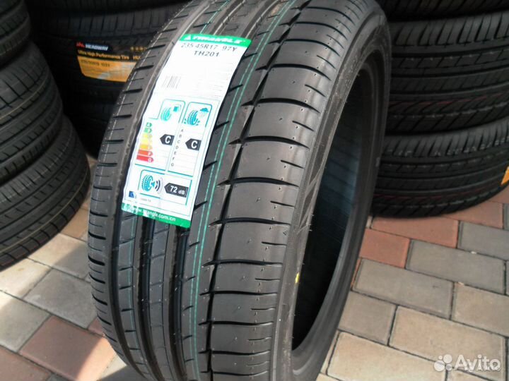 Triangle Sports TH201 245/40 R20 95Z