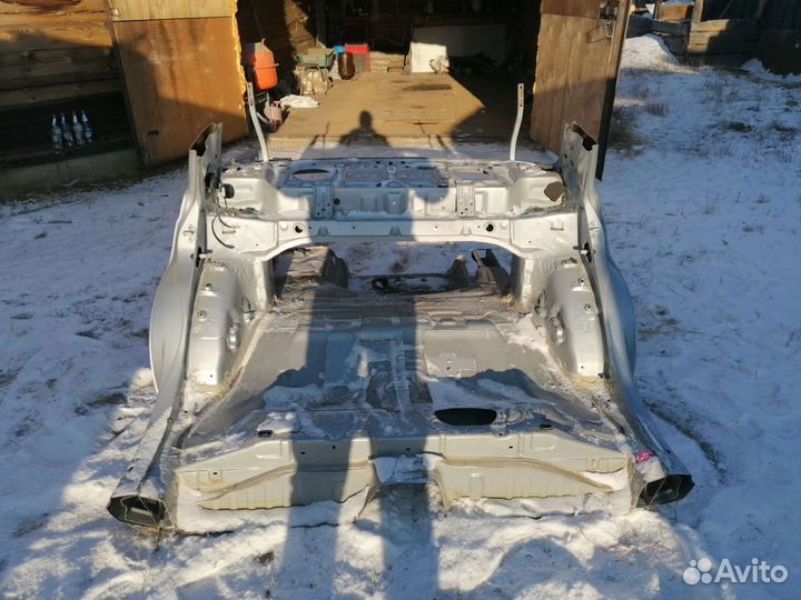 Крыло тойота карина