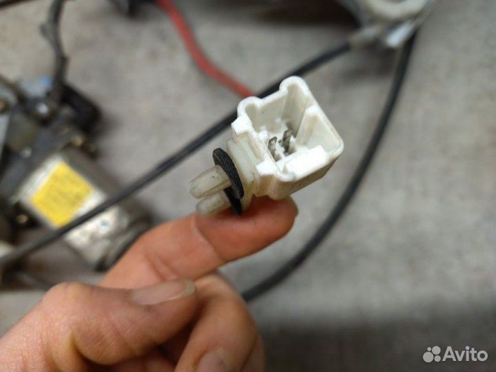 Стеклоподъемный механизм передний левый Nissan