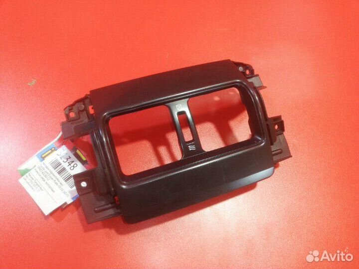 Накладка консоли между сидений задняя Toyota Land